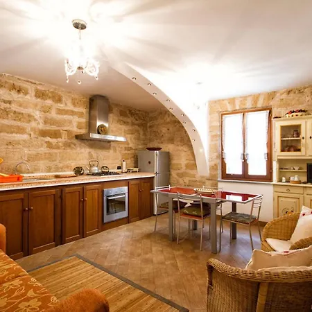 Ruby On The Bay In Old Town Apartment Alghero